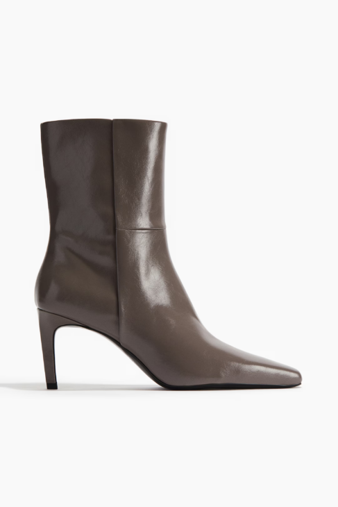 neutral ankle boots for winter to spring outfits